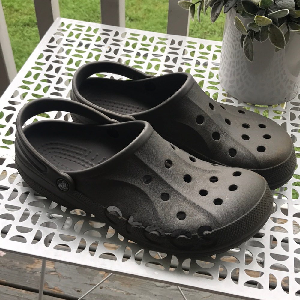 Gray Crocs Men’s 11